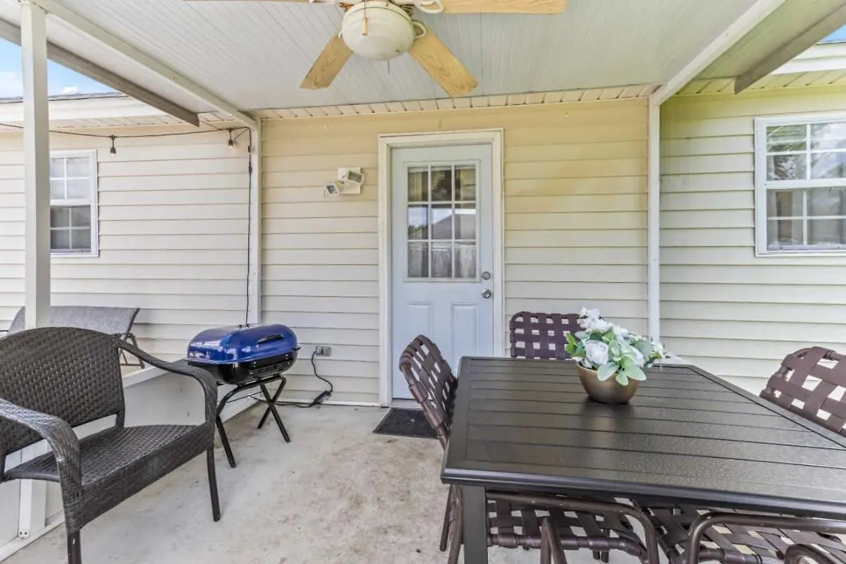 Screened Porch Firepit Patio Peaceful In Pooler Savannah